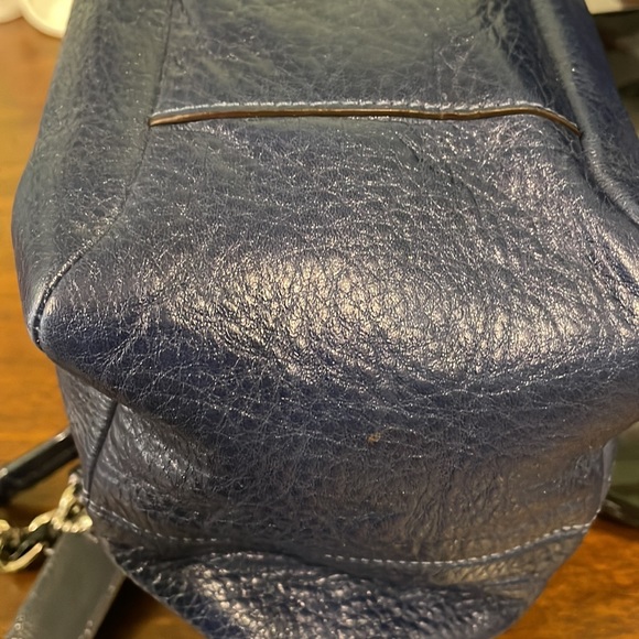Coach leather shoulder bag. Great condition inside and out. - Picture 6 of 12